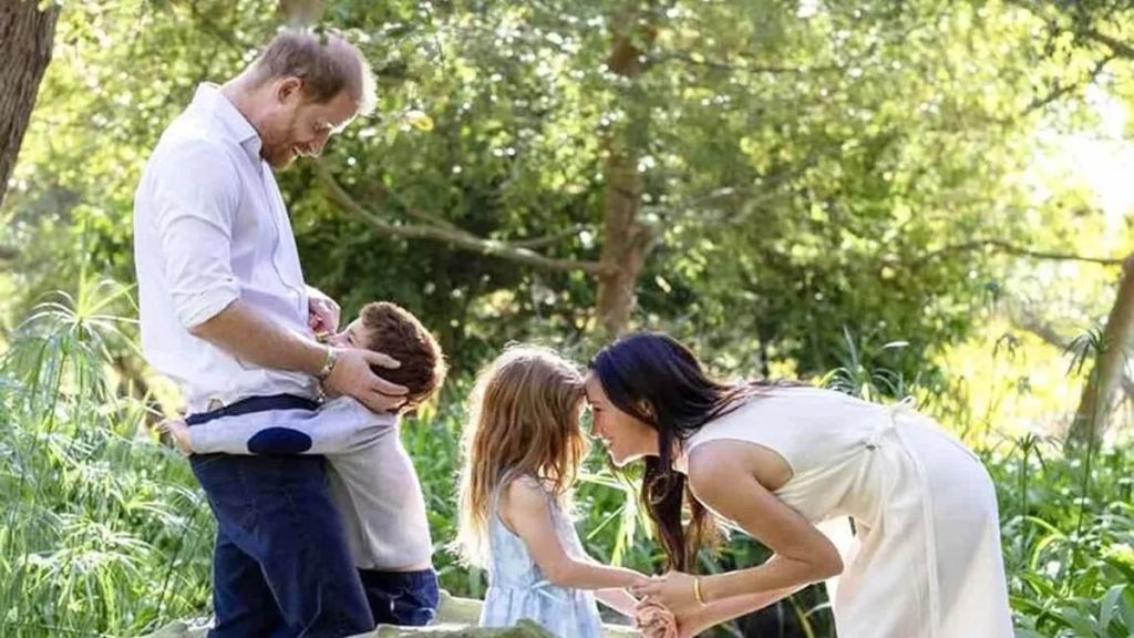 Harry herceg, Meghan Markle, Lilibet és Archie 2026-ban visszatértek Angliába.