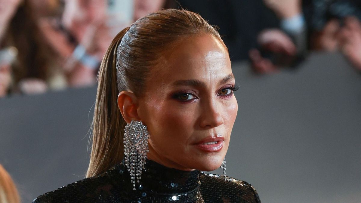3 June 2026.

Brett Goldstein, Jennifer Lopez and Ol Parker seen attending the UK premiere of "Office Romance" at the BFI Southbank in London

Pictured: Jennifer Lopez

Credit: GoffPhotos.com   Ref: KGC-158