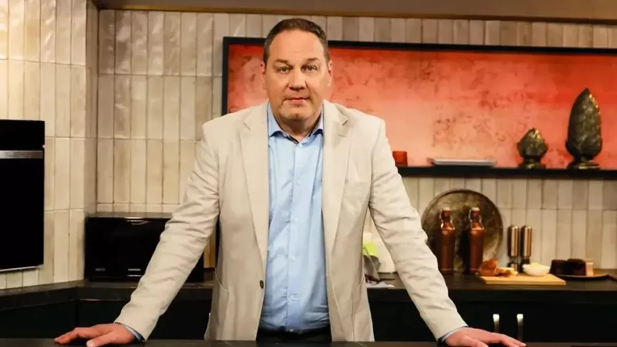 Pachmann Péter visszaül a TV2 hírolvasói székébe
