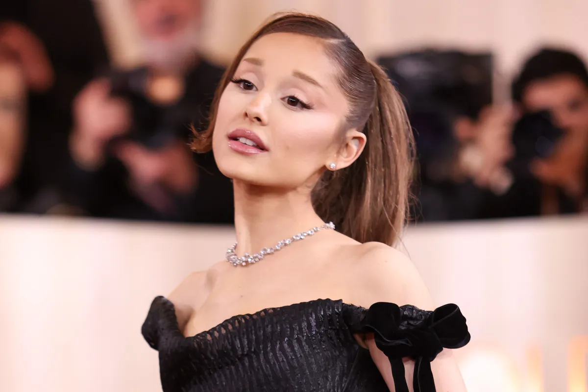 Ariana Grande búcsút intett copfjának. 