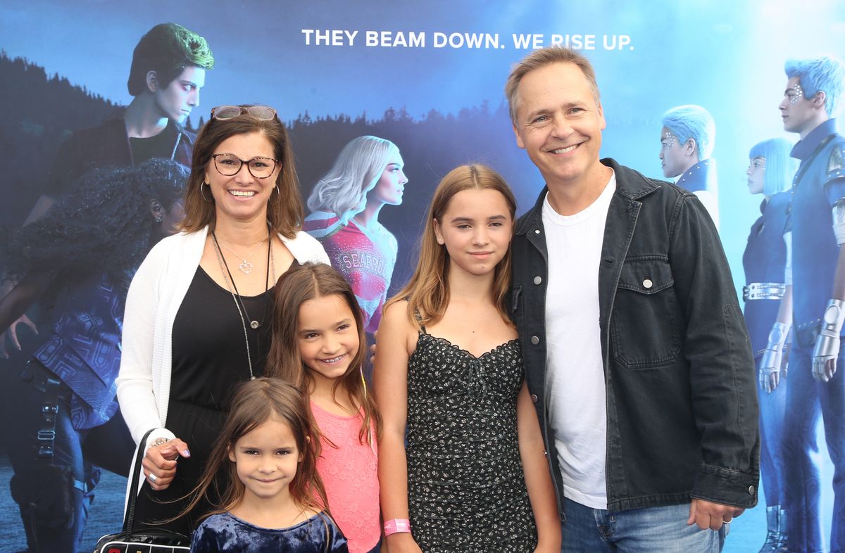Chad Lowe a Disney+ eredeti filmjének, a Zombik 3-nak a Los Angeles-i premierjén a családjával.