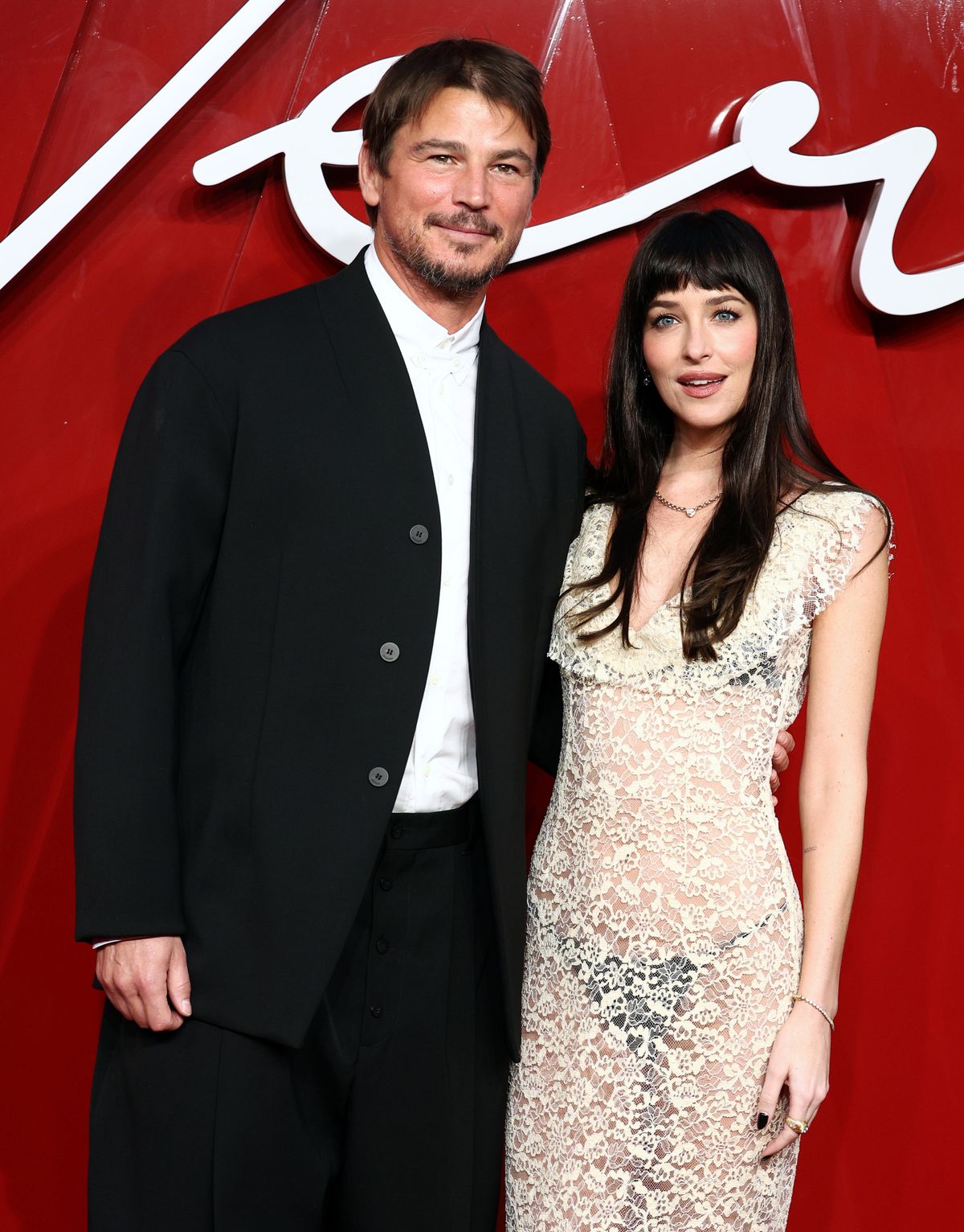 Josh Hartnett és Dakota Johnson a Verity premierjén.