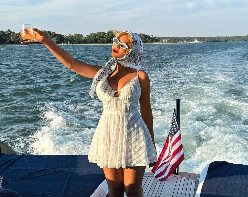 Beyoncé 2024-ben egy hajón.