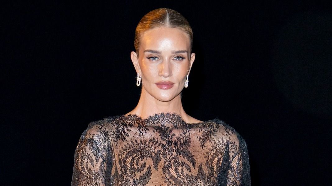 A meztelenruha nyert: Rosie Huntington-Whiteley