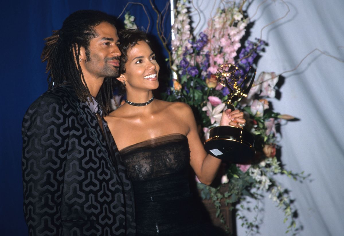 Sep 10, 2000; Los Angeles, CA, USA; HALLE BERRY at the 52nd Annual Primetime Emmy Awards at the Shrine Auditorium with Eric Benet.
Mandatory Credit: Photo by Kathy Hutchins/ZUMA Press.
(©) Copyright 2000 by ZUMA Press