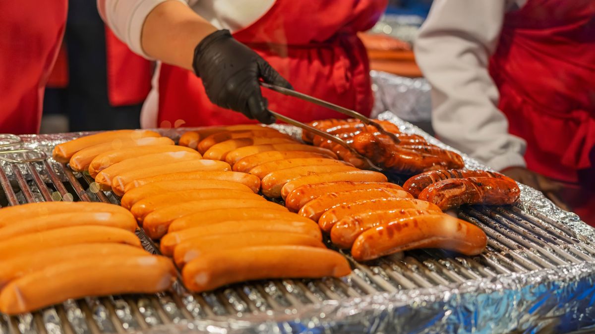 A kolbászt akár grillen is elkészíthetjük.