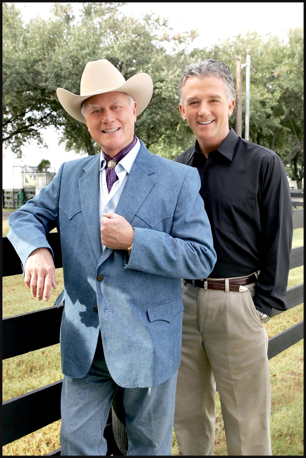 Larry Hagman és Patrick Duffy újra összeálltak a Southfork-ranchon, hogy megünnepeljék a hosszú ideig futó sikersorozatot, a Dallast.