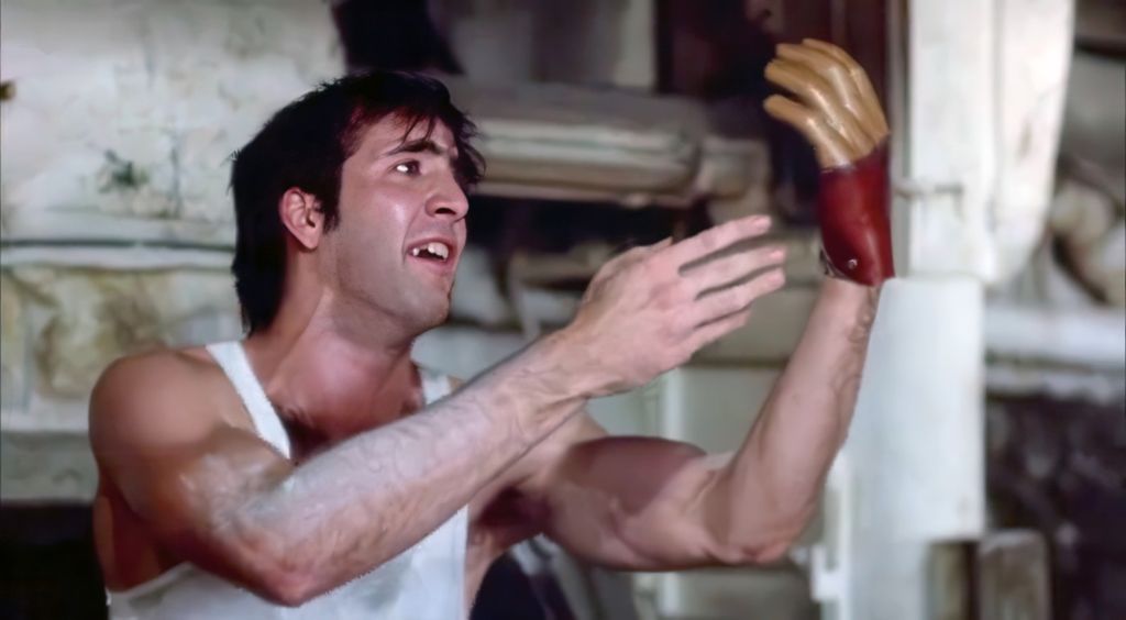 Nicolas Cage oldalsó foga pedig hiányzott 1987-ben.