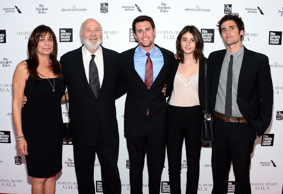NEW YORK, NY - APRIL 28: Honoree Rob Reiner poses with family at the 41st Annual Chaplin Award Gala at Avery Fisher Hall at Lincoln Center for the Performing Arts on April 28, 2014 in New York City.   Michael Loccisano/Getty Images/AFP (Photo by Michael loccisano / GETTY IMAGES NORTH AMERICA / Getty Images via AFP)