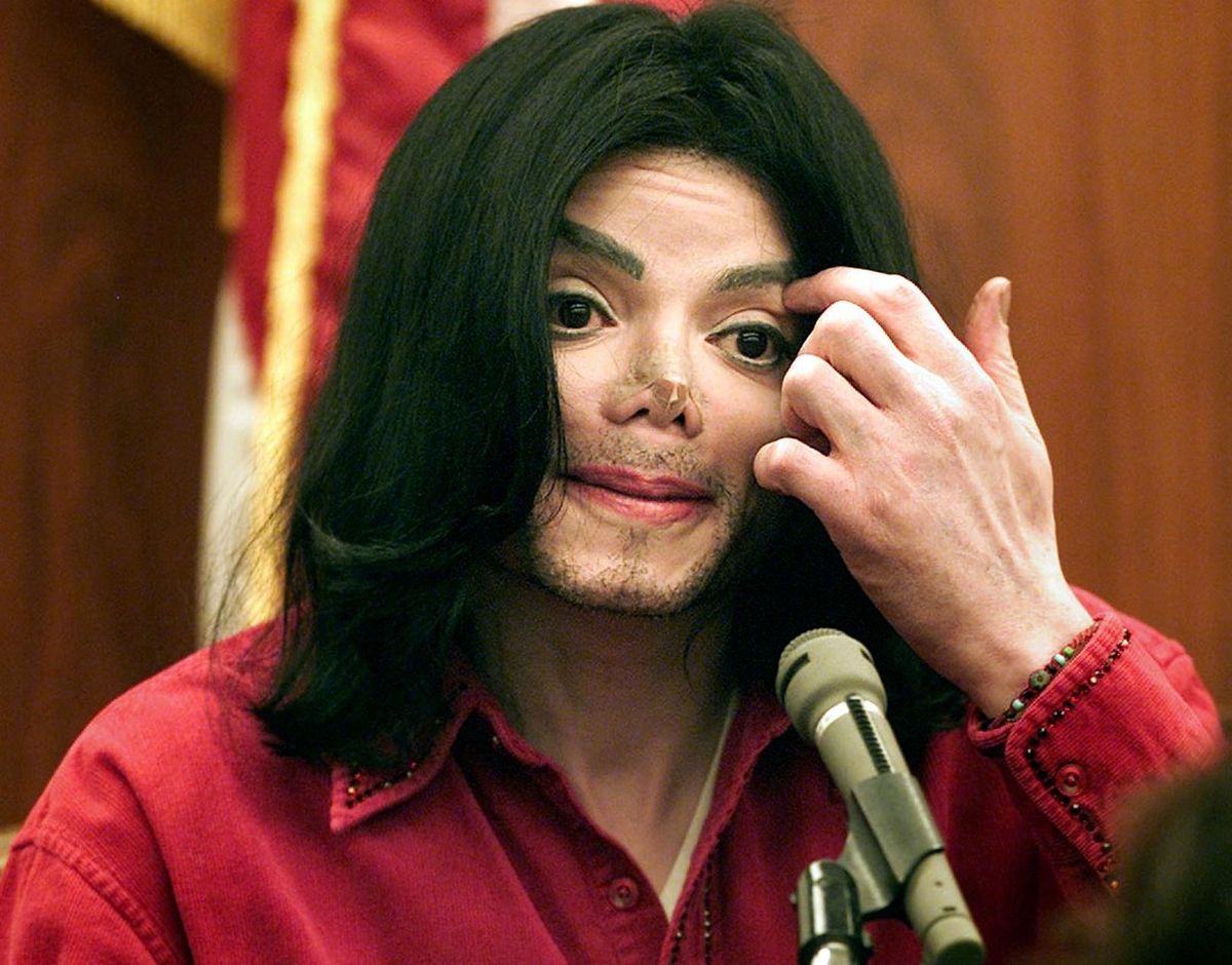 Michael Jackson orrtapasza sok kérdést vetett fel annak idején.