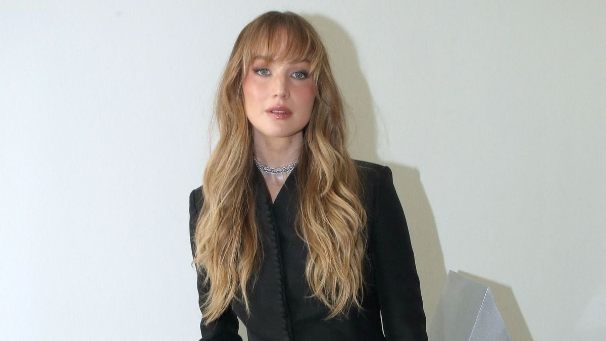 Jennifer Lawrence hozta divatba ősszel a pillangófrufrut