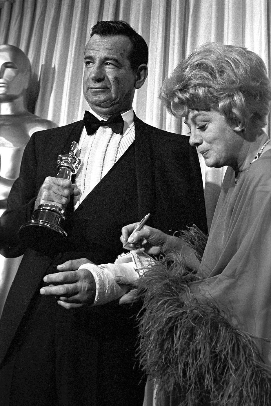 "The 39th Annual Academy Awards"
Walter Matthau, Shelley Winters
1967 1978,Image: 154586074, License: Rights-managed, Restrictions: , Model Release: no