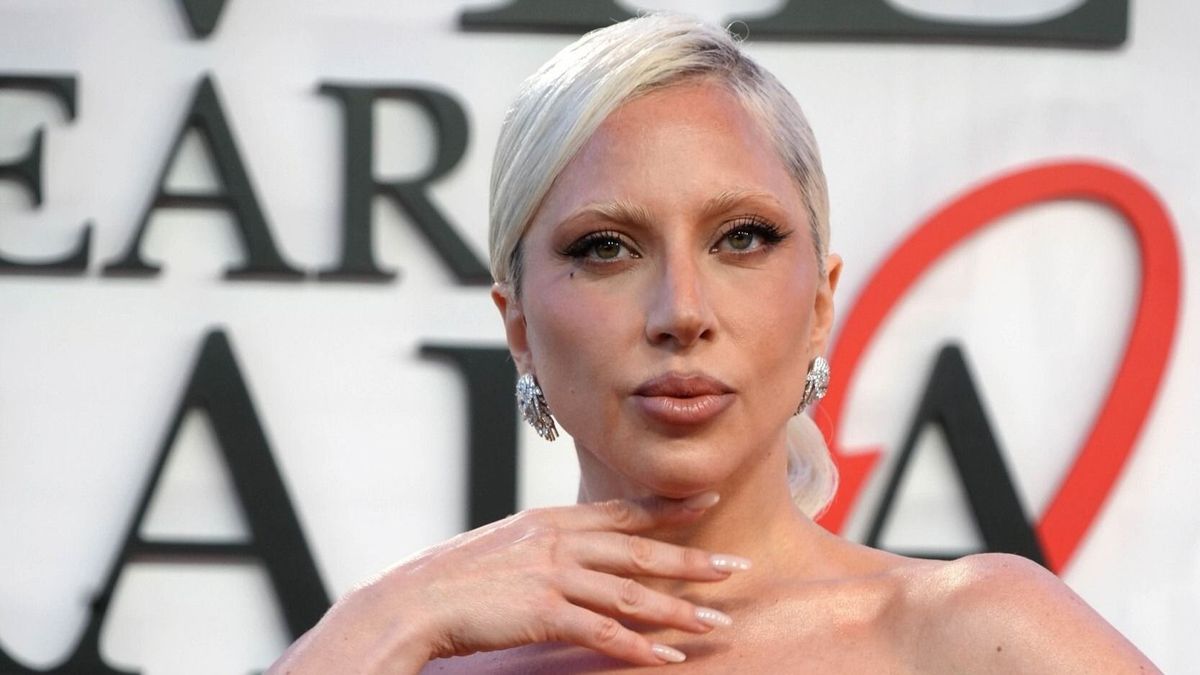 Lady Gaga béranya segítségével lett anya