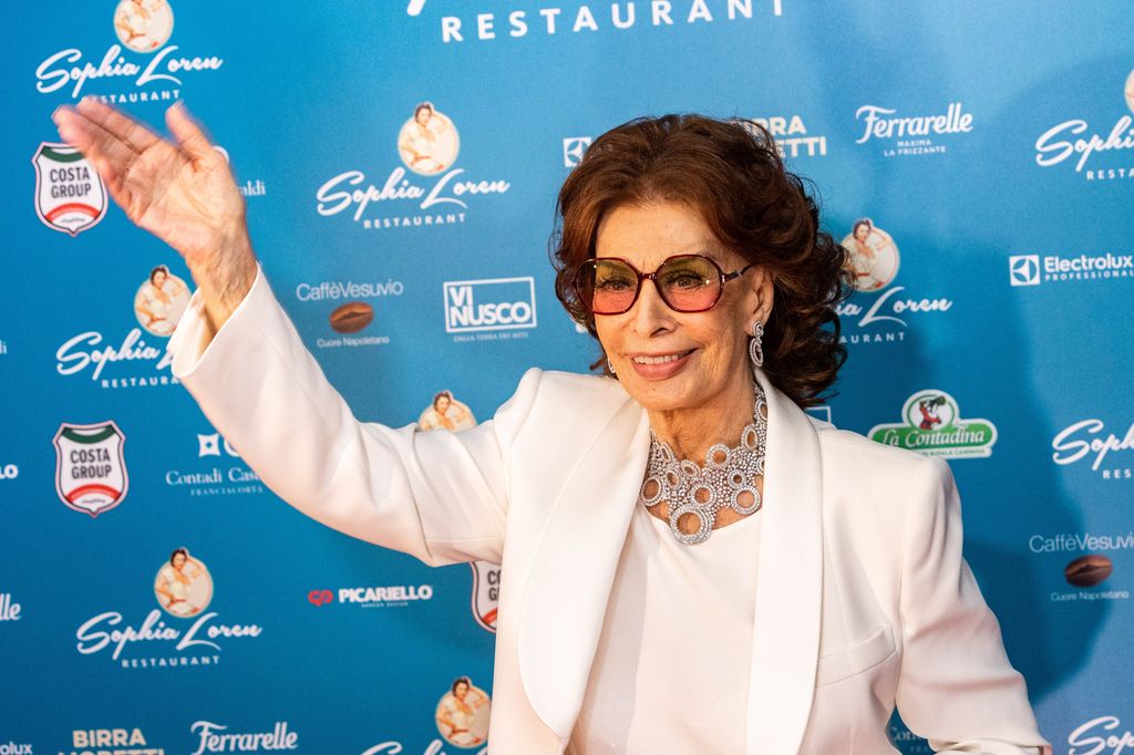 Sophia Loren olasz színésznő a „Sophia Loren Restaurant Milano” nevű éttermének megnyitóján