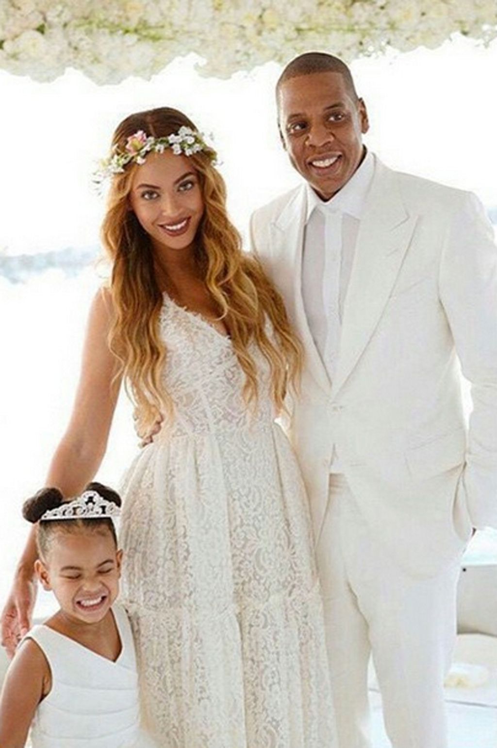2015-ben Beyoncé, Jay-Z és kislányuk, Blue Ivy az énekesnő édesanyjának esküvőjén.