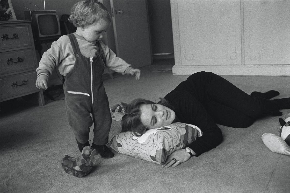 Romy Schneider 1982-ben a fiával, Daviddal.