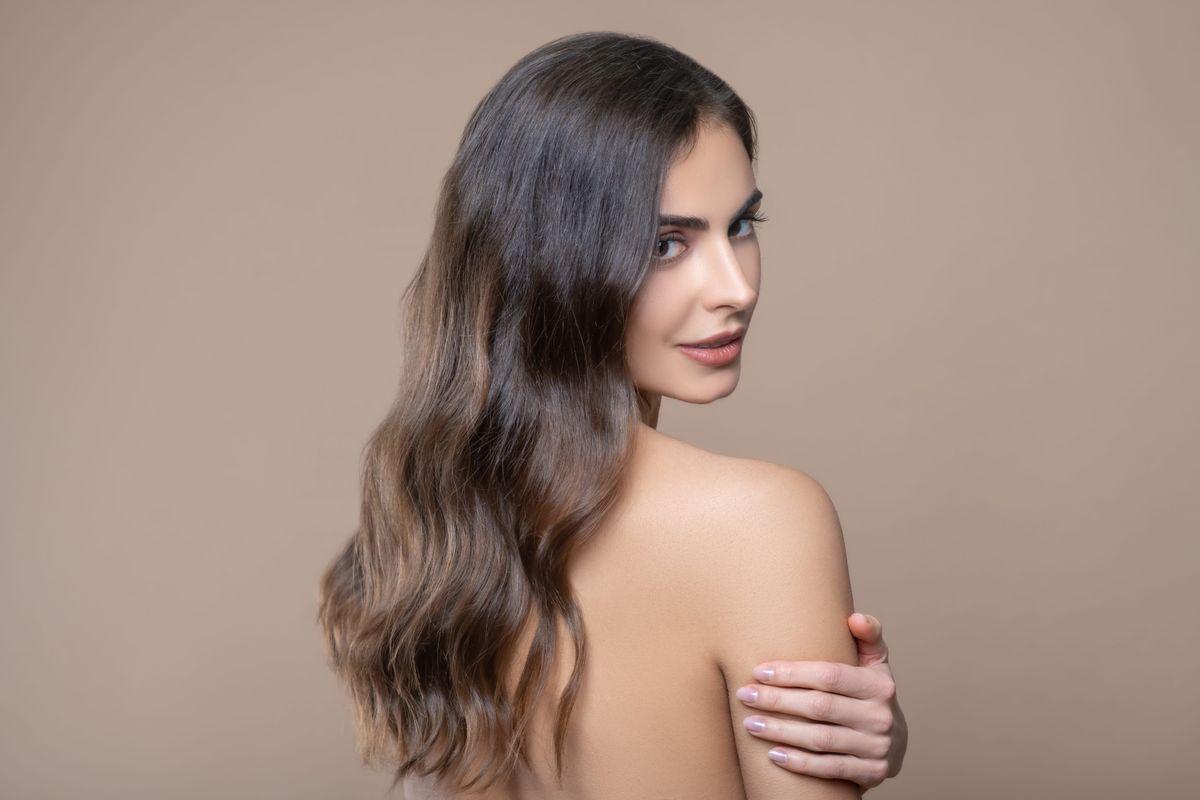 A barna balayage az ősz egyik legmenőbb hajszíne.
