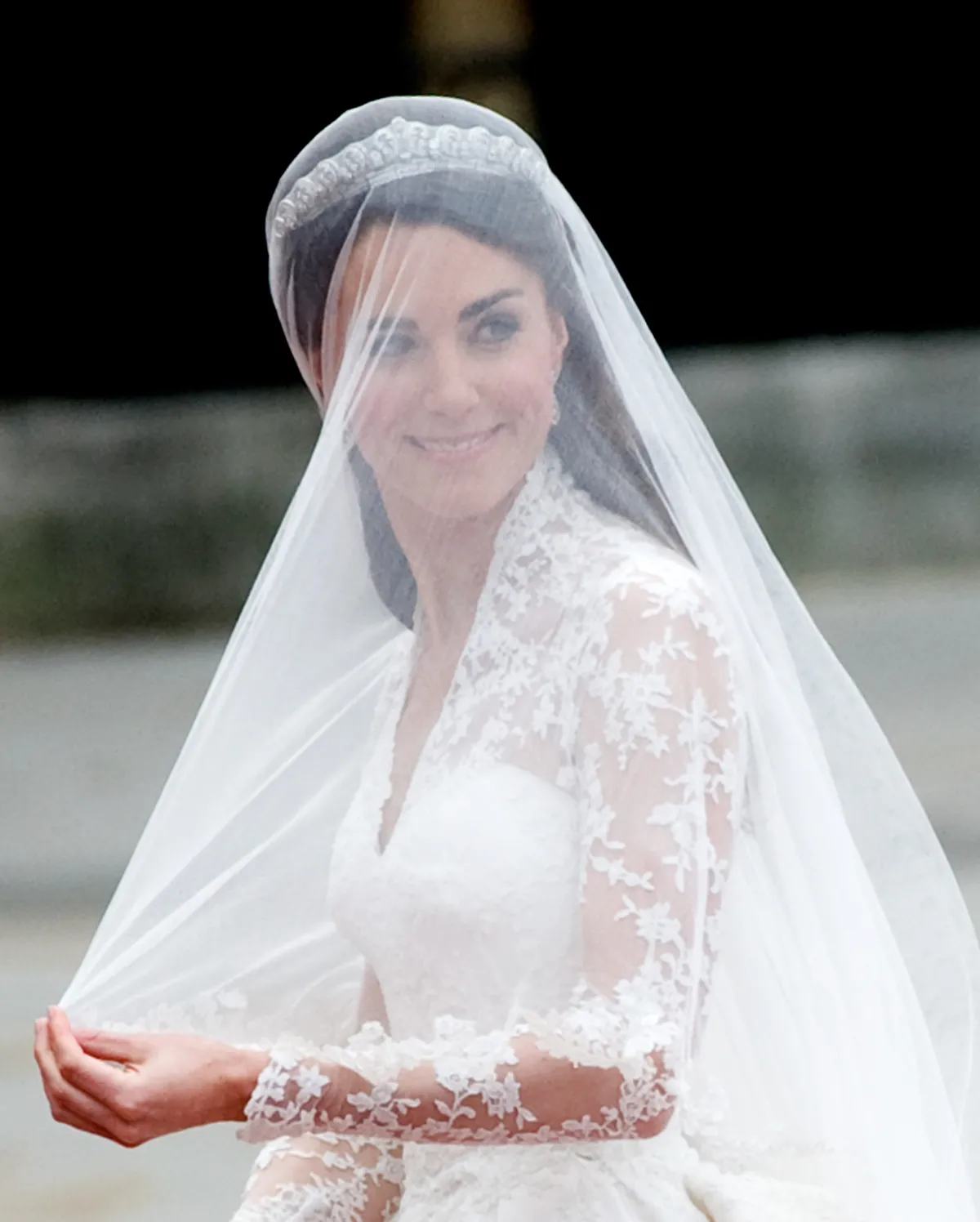 Katalin hercegné Vilmos herceggel kötött esküvőjén a Cartier Halo tiarát viselte.