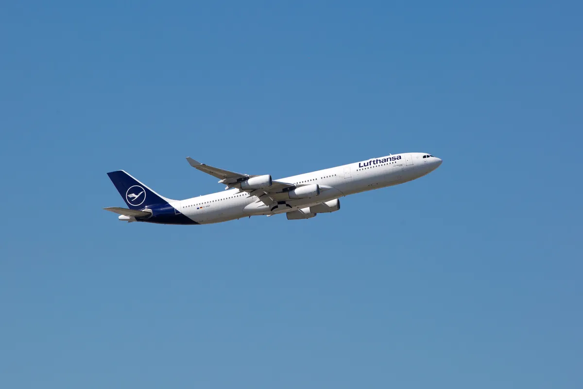 A Lufthansa több repülőjáratát is törölte a magas kerozinárak miatt