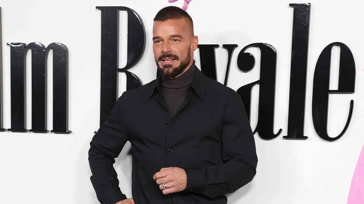 Ricky Martin januárban még a megszokott hajszínével állt a fotósok kamerái elé.
