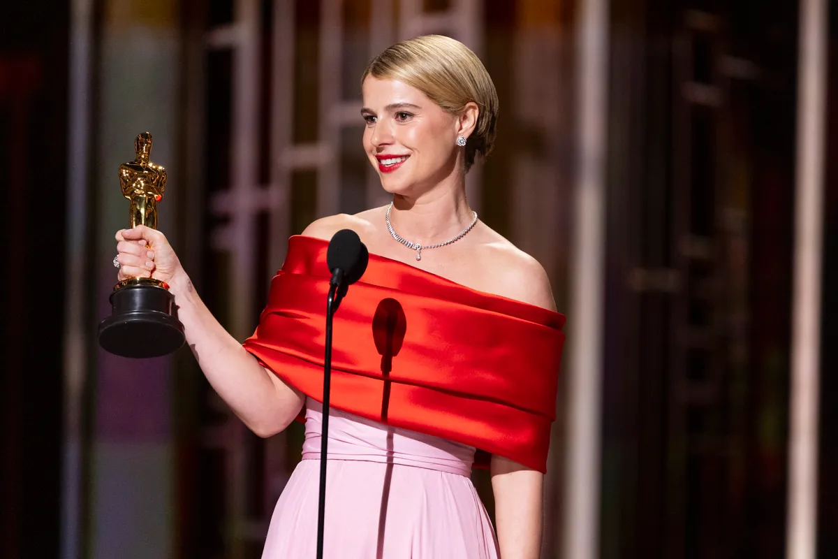 Jessie Buckley a legjobb színésznőnek járó Oscar-díjjal