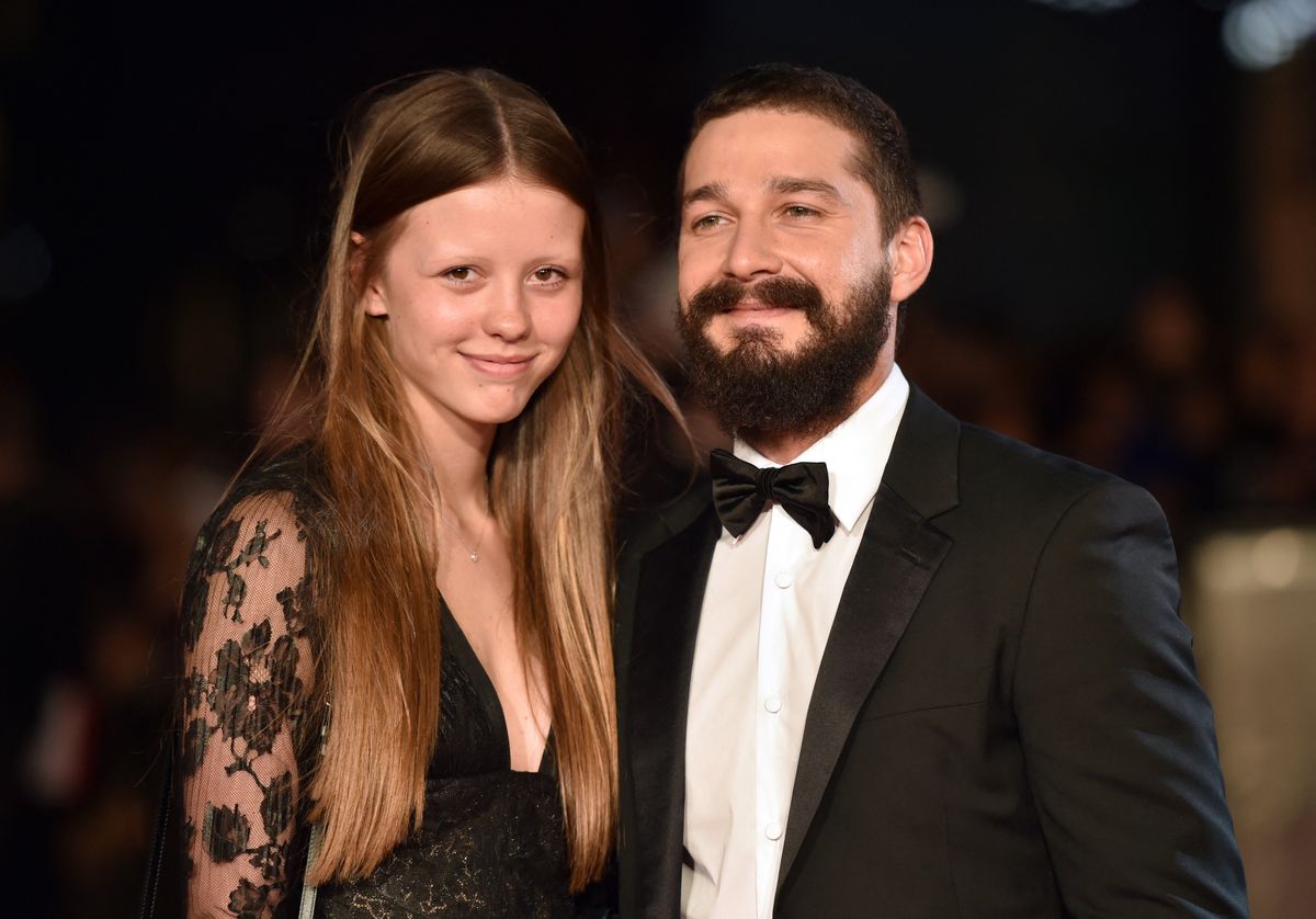 Shia LaBeouf és Mia Goth hivatalosan is elválnak