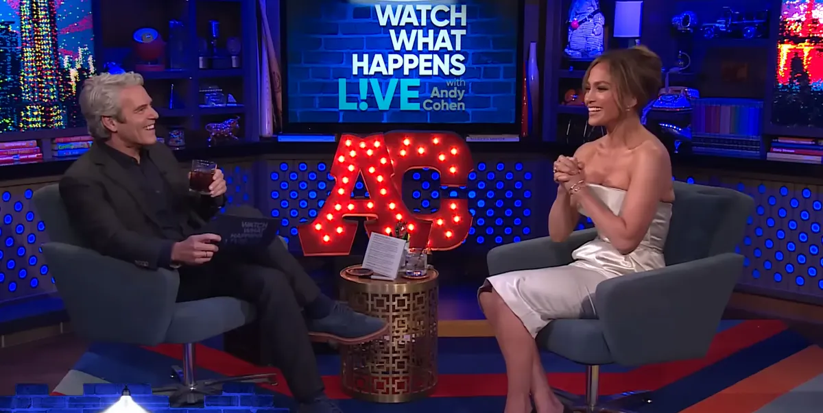 Jennifer Lopez a Watch What Happens Live with Andy Cohen c. műsorbanvolt vendég.