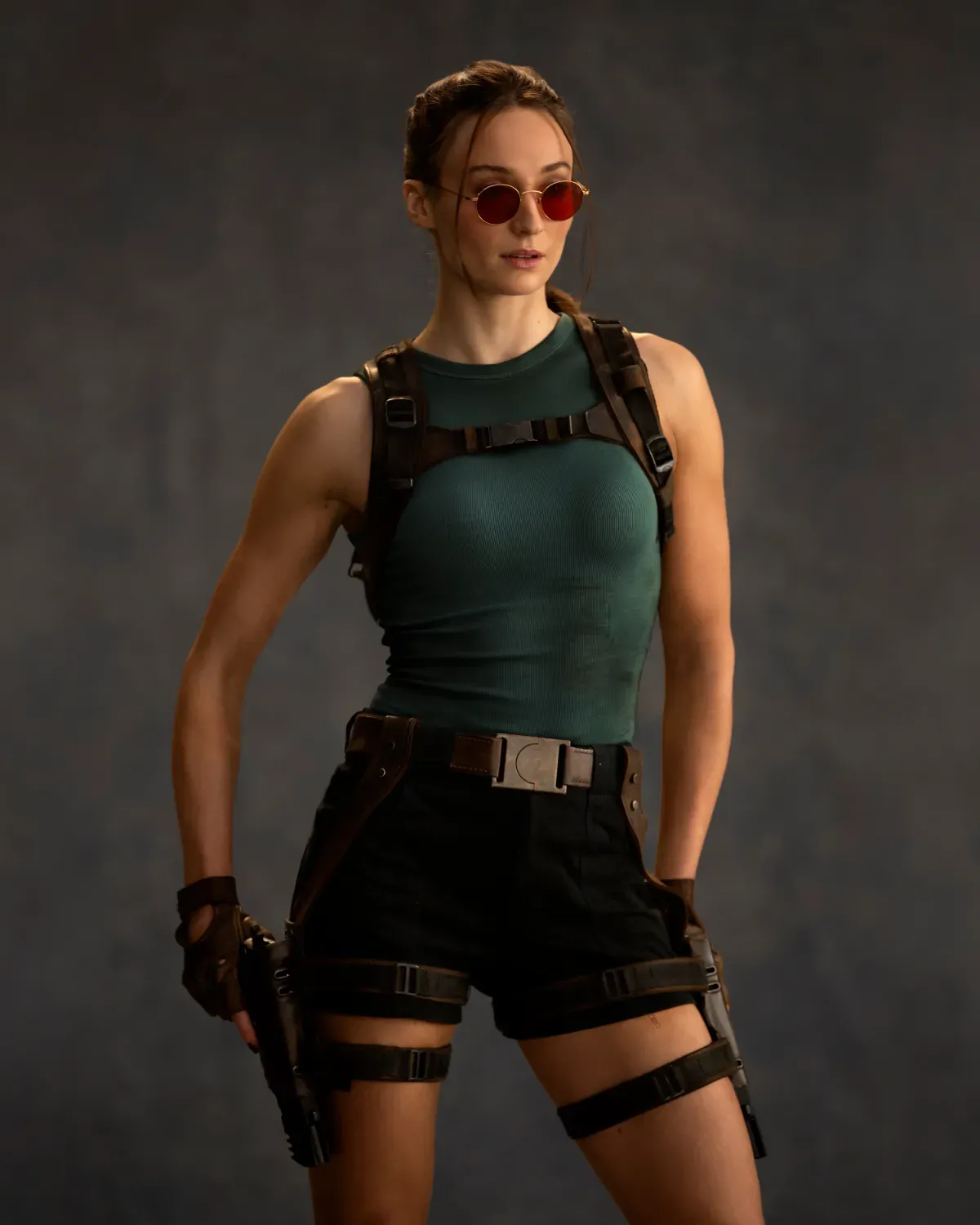 Sophie Turner Lara Croftként az új Tomb Raiderben. 