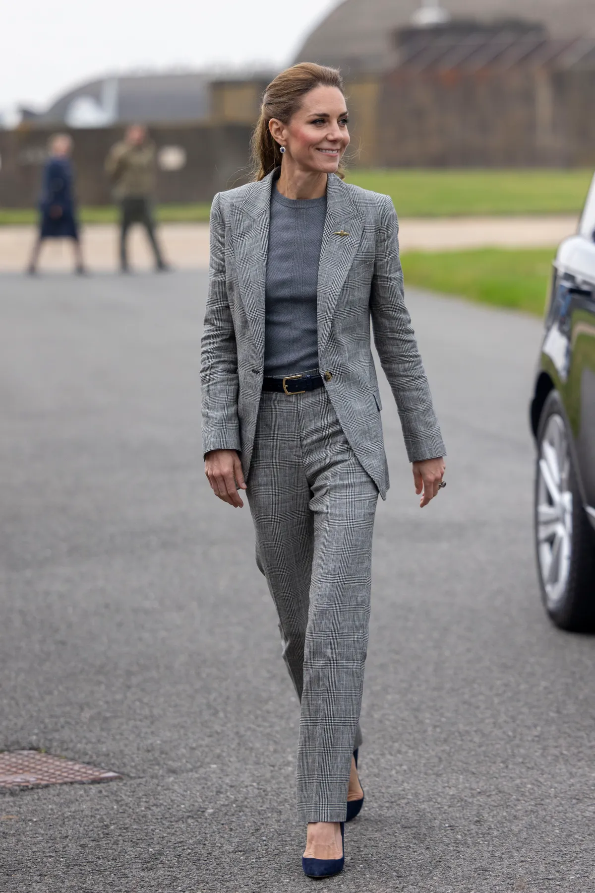 Katalin hercegné kedvelt ruhái közé tartoznak a praktikus és elegáns nadrágkosztümök.