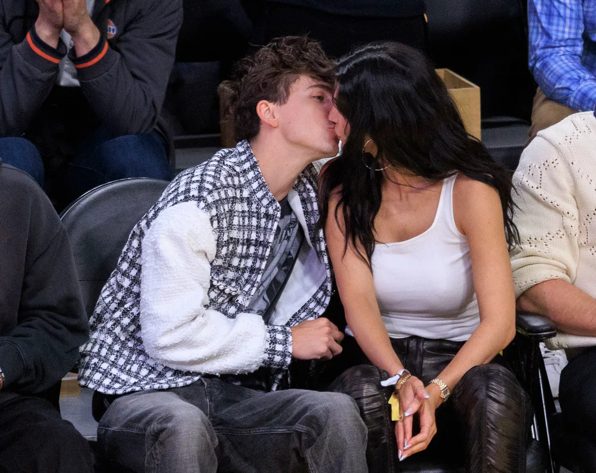 April 30, 2025, Los Angeles, California, USA: Timothee Chalamet and Kylie Jenner attend Round One Game Five of the 2025 NBA Playoffs between the Los Angeles Lakers and the Minnesota Timberwolves on Wednesday April 30, 2025 at Crypto.com Arena in Los Angeles, California. JAVIER ROJAS/PI (Credit Image: © PI via ZUMA Press Wire)