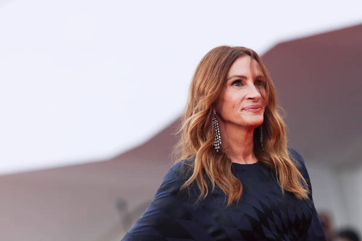 VENICE, ITALY - AUGUST 29: Julia Roberts attends the "After The Hunt" red carpet during the 82nd Venice International Film Festival on August 29, 2025 in Venice, Italy. (Photo by Stefania D'Alessandro/WireImage)