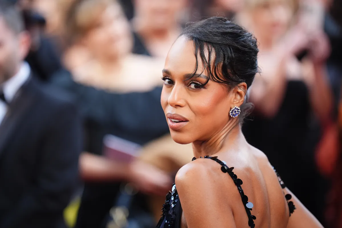 Wisteria frufrut viselő Kerry Washington