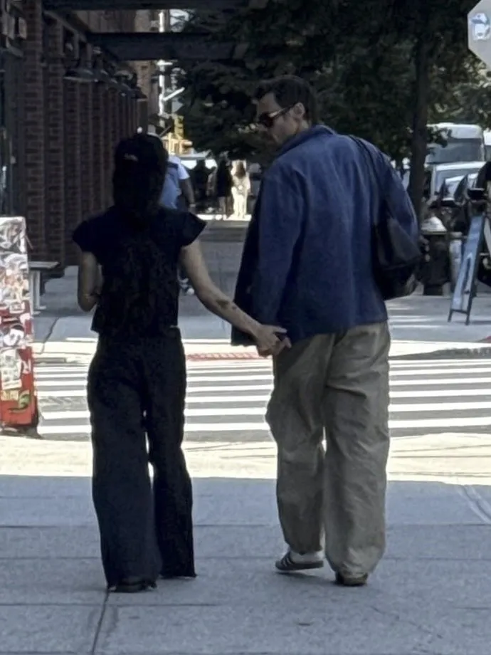 *PREMIUM-EXCLUSIVE* Brooklyn, NY    NEW COUPLE ALERT! Harry Styles and Zoe Kravitz walked hand-in-hand through Brooklyn today! Harry was in full storyteller mode, Zoe laughing and utterly charmed as the two strolled towards the river.

*UK Clients - Pictures Containing Children
Please Pixelate Face Prior To Publication*,Image: 1033949676, License: Rights-managed, Restrictions: , Model Release: no, Pictured: Harry Styles, Zoe Kravitz