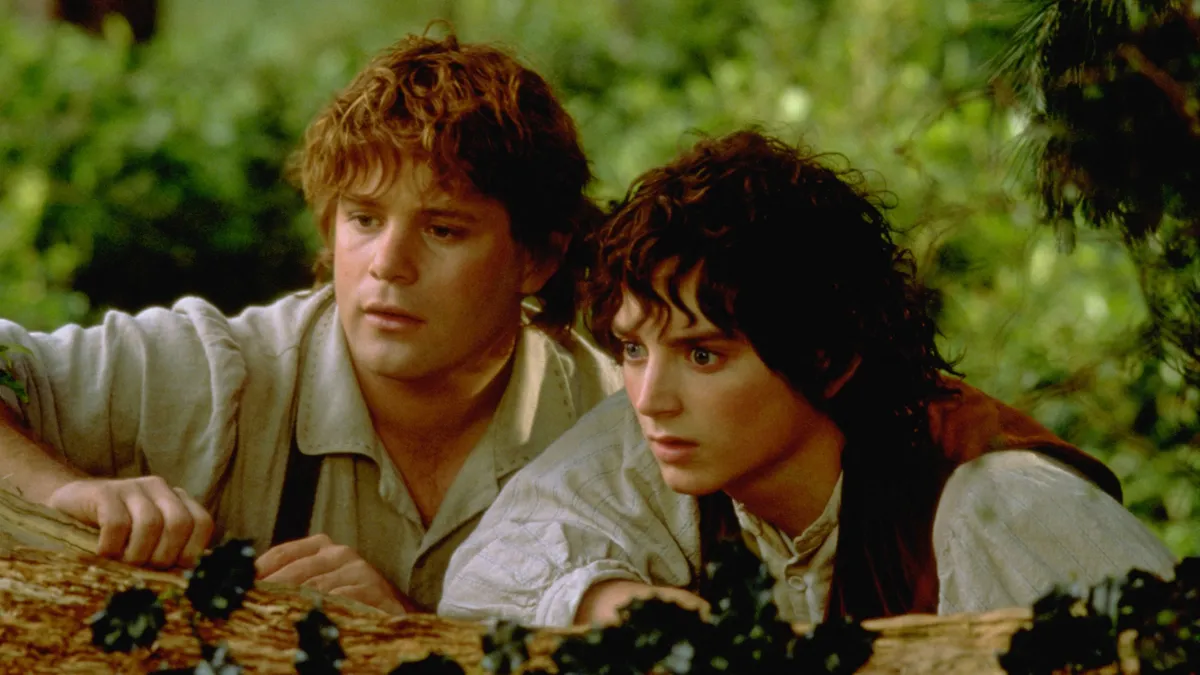 Elijah Wood újra hobbitbőrbe bújhat.
