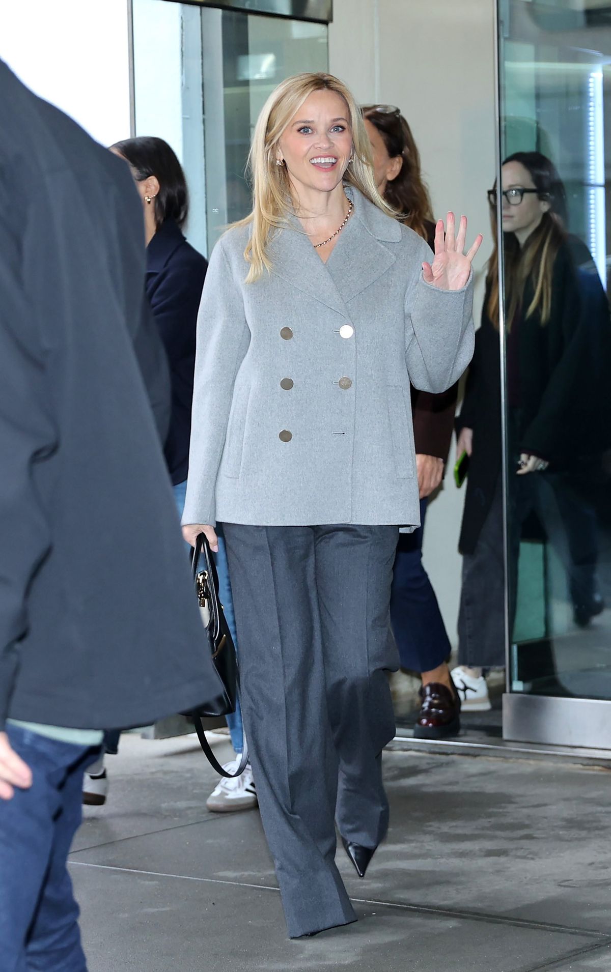 Reese Witherspoon kabátja idén télen is divatos