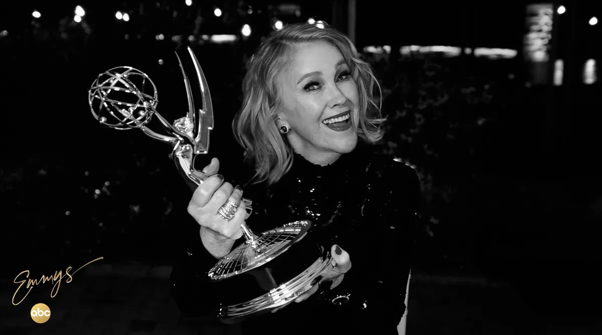 Elhunyt Catherine O'Hara