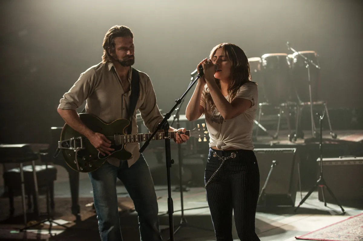 Oscar-díjas dalok: Bradley Cooper és Lady Gaga. 