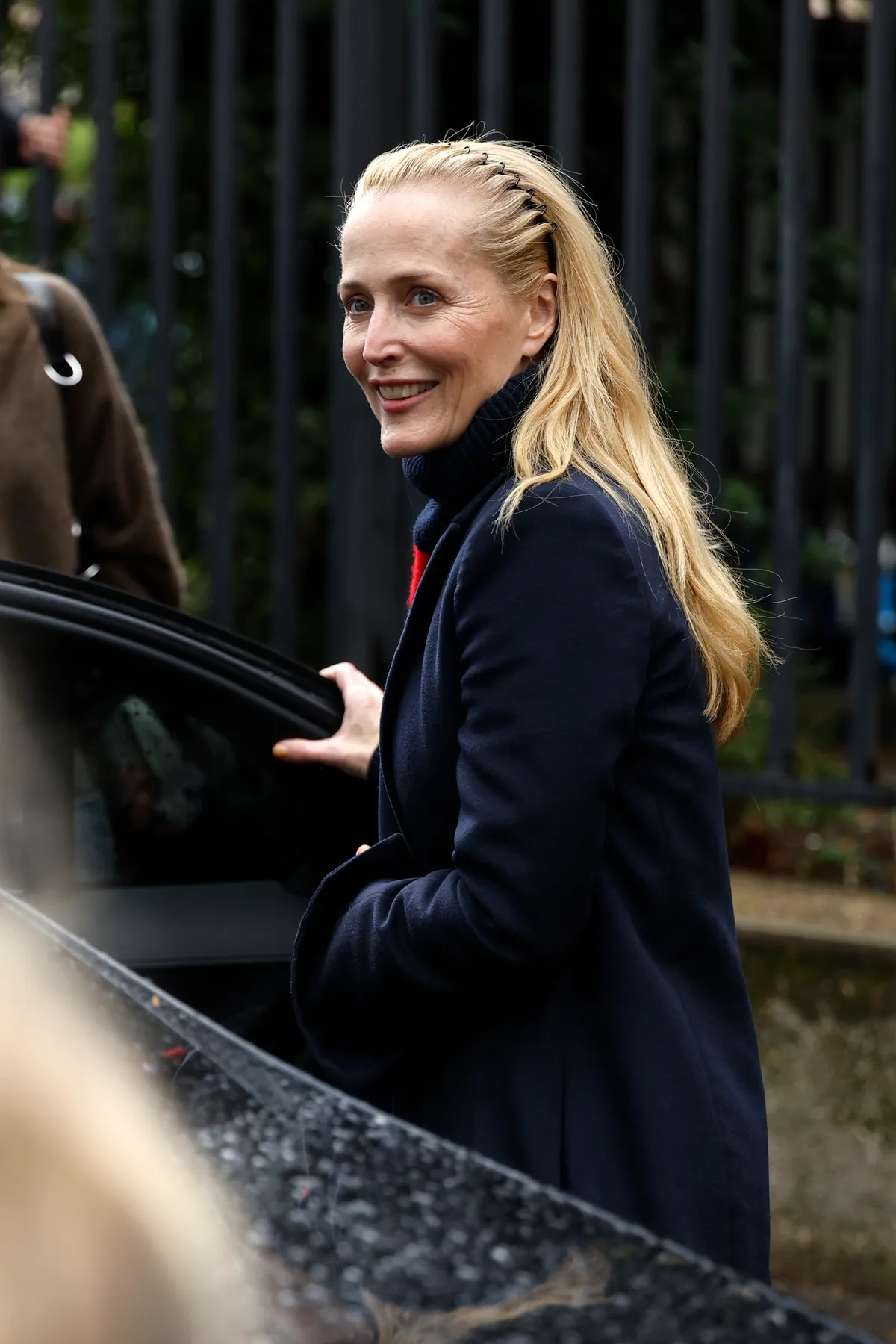 Gillian Anderson párizsi divathét