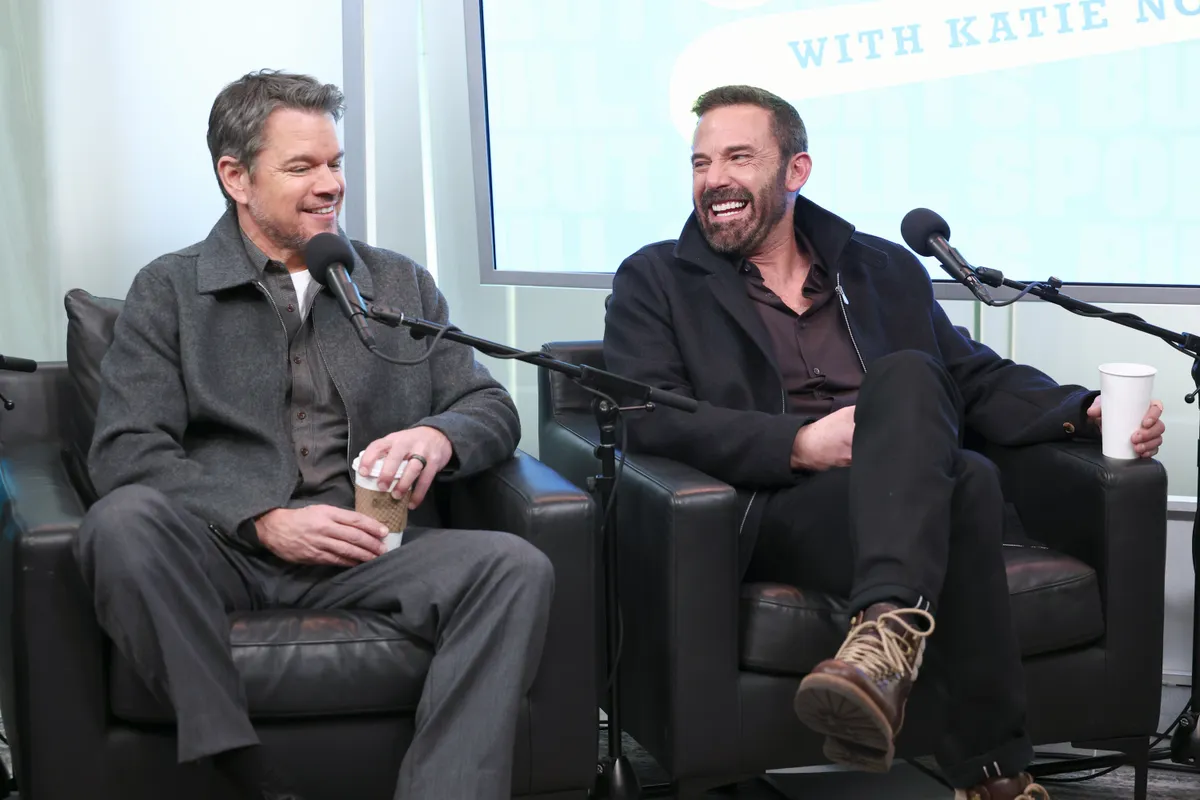 Matt Damon és Ben Affleck a The Rip-ről szóló beszélgetésen egy podcastban.