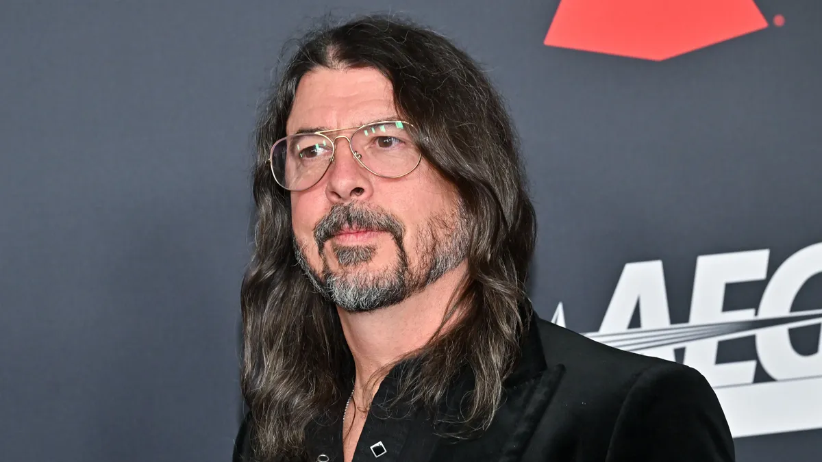 Dave Grohl a nyilvánosság előtt is őszintén beismerte, hogy házasságon kívüli gyermeke született