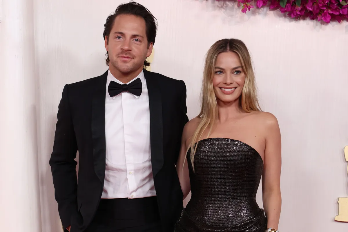Margot Robbie és Tom Ackerley