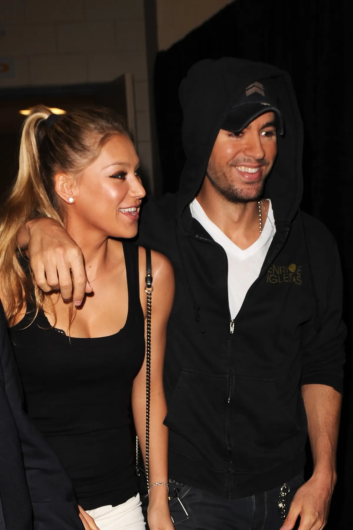 Enrique Iglesias és a felesége Anna Kournikova a negyedik gyermekük érkezését várja