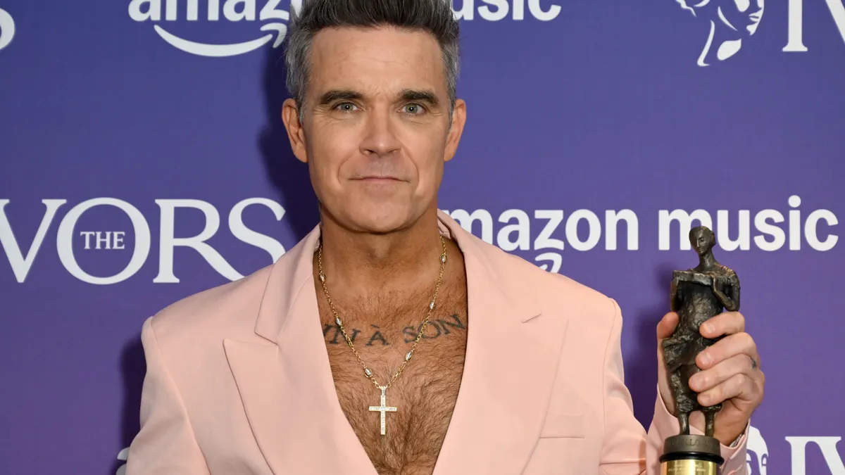 Robbie Williamset lovaggá ütötték: régóta kijárt már neki ez az elismerés a királytól