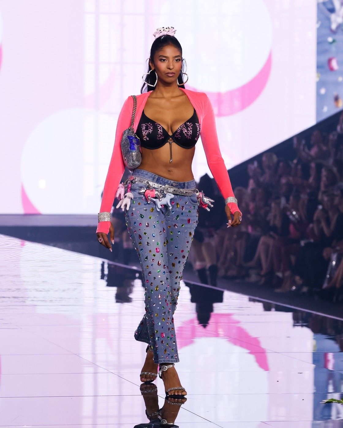 Natalia Bryant először vonul végig a Victoria’s Secret Fashion Show kifutóján