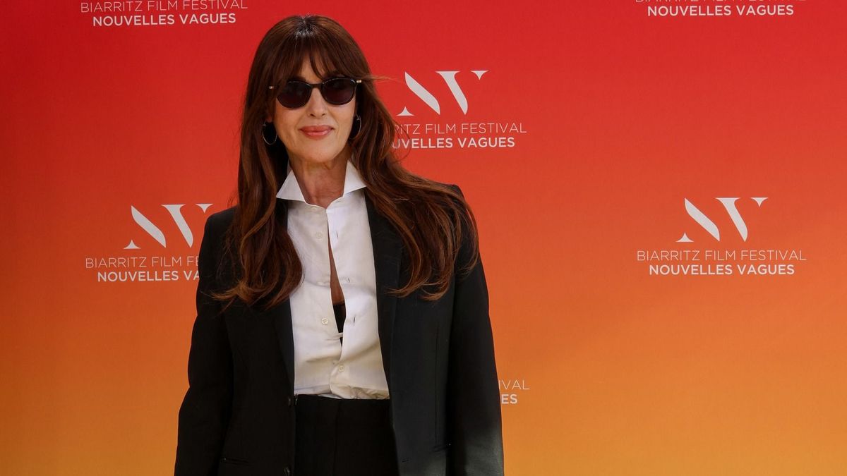 Monica Bellucci au photocall du Biarritz Film Festival - Nouvelles Vagues 2026 au théâtre de la Gare du Midi à Biarritz, le 26 juin 2026. Au cours de la cérémonie, R.Malek a reçu "Le Prix d'Honneur" des mains de M.Bellucci. © Jean-Marc Lhomer / Bestimage Photocall for the Biarritz Film Festival – Nouvelles Vagues 2026 at the Gare du Midi theater in Biarritz, on June 26, 2026. During the ceremony, R. Malek received the "Honorary Award" from M. Bellucci.