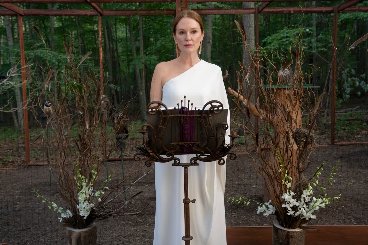 Szirének Sirens. Julianne Moore as Michaela Kell