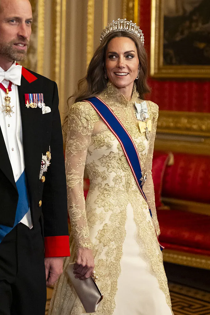 Katalin hercegné arany estélyiben