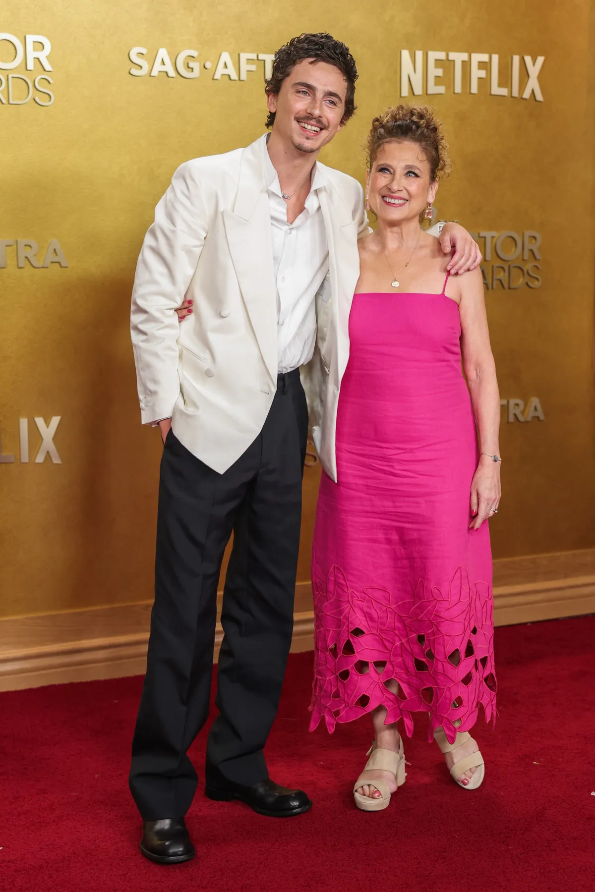 Timothée Chalamet az édesanyjával, Nicole Flenderrel a SAG-gálán