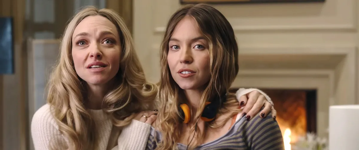 Amanda Seyfried és Sydney Sweeney a The Housemaid - A téboly otthona c. thrillerben.
