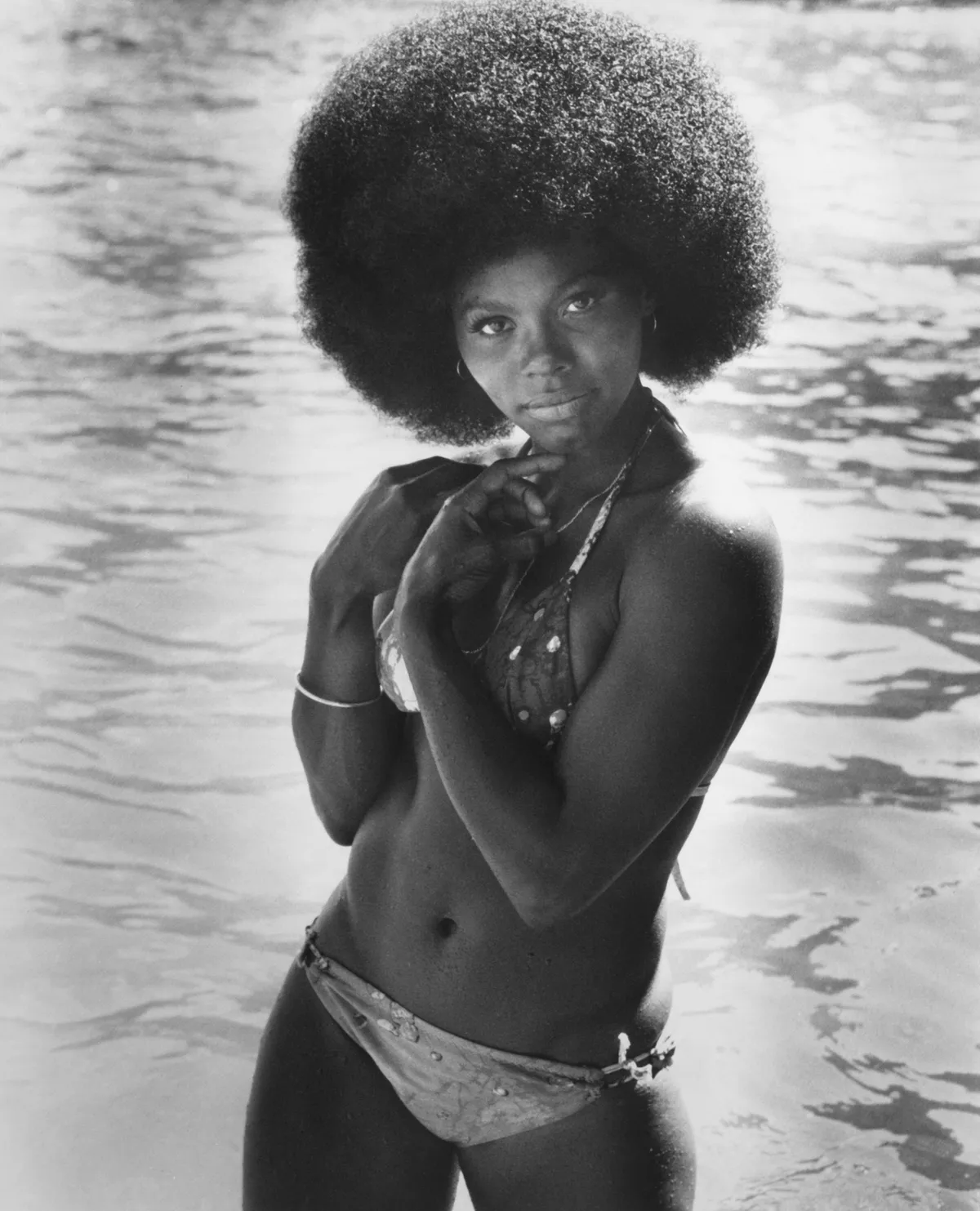 Gloria Hendry mint Rosie Carver a James Bond: Élni és halni hagyni című filmben.